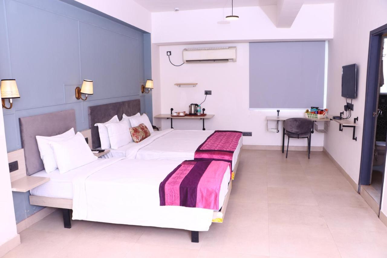 Virohaa Garden Hotel Ghaziabad Luaran gambar