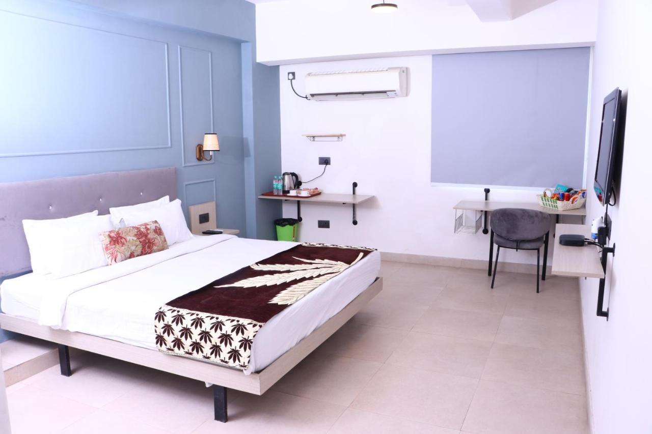 Virohaa Garden Hotel Ghaziabad Luaran gambar