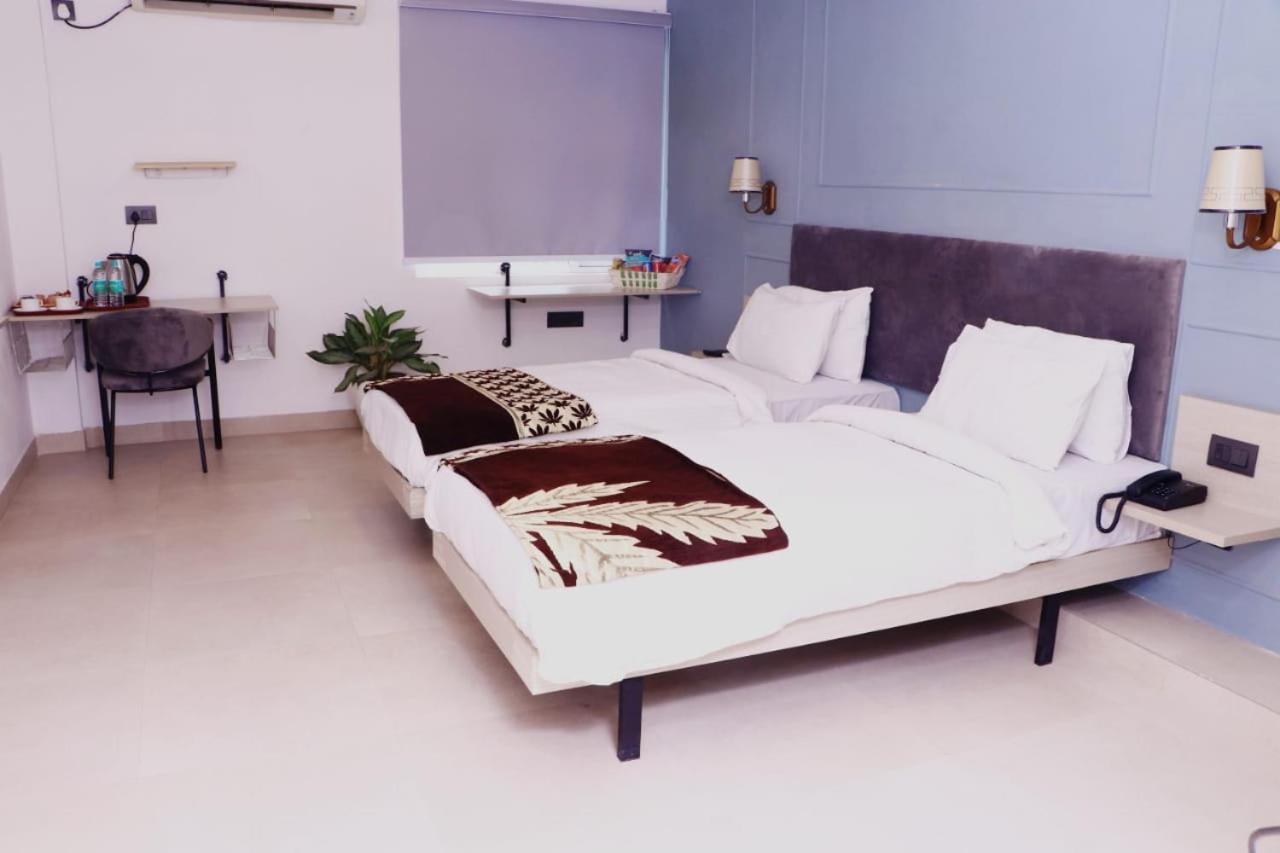 Virohaa Garden Hotel Ghaziabad Luaran gambar