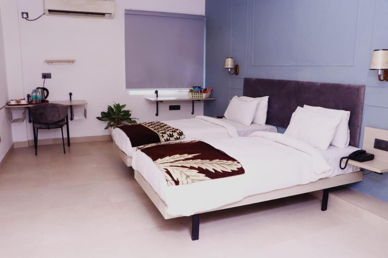 Virohaa Garden Hotel Ghaziabad Luaran gambar