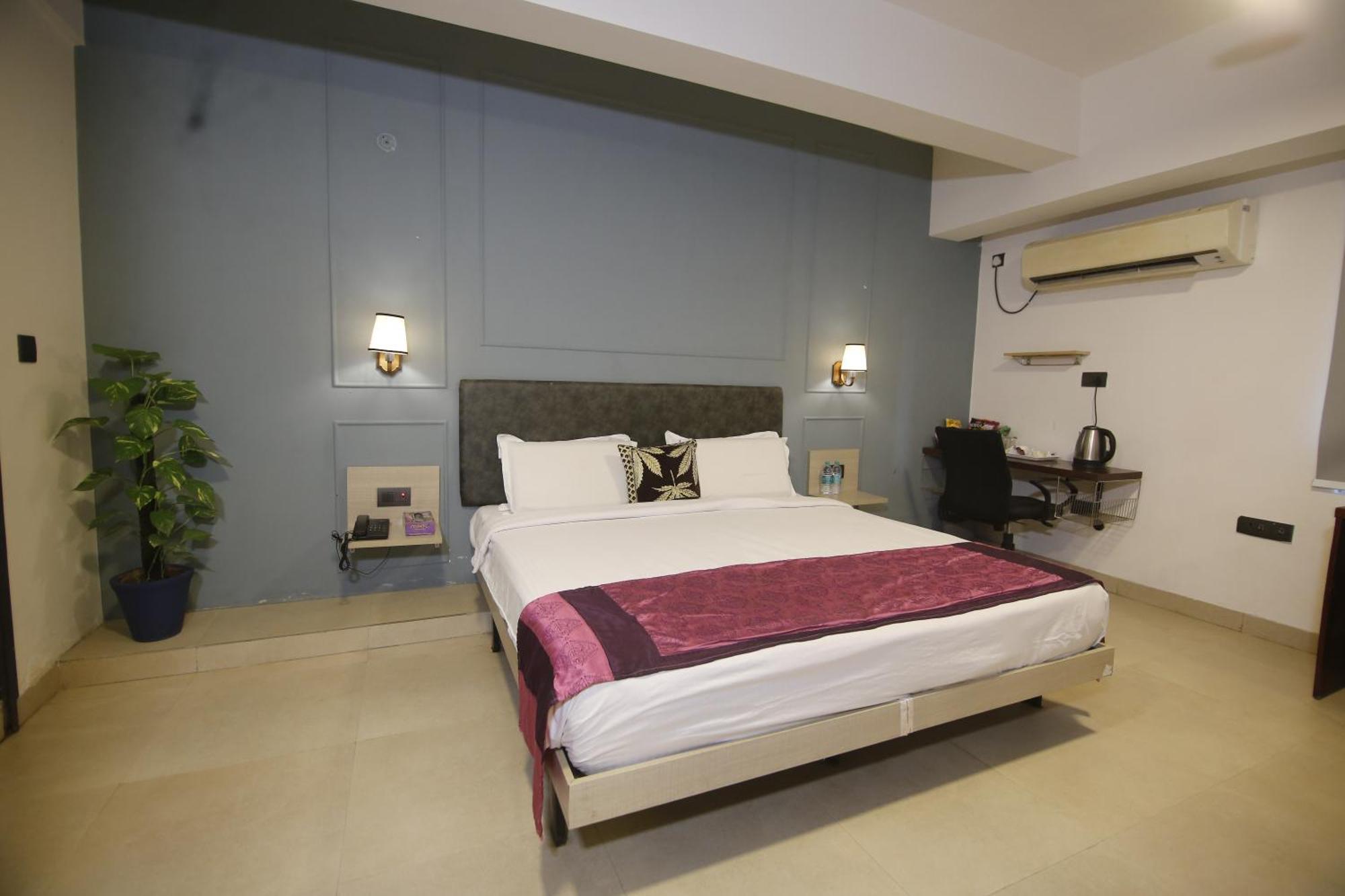 Virohaa Garden Hotel Ghaziabad Luaran gambar