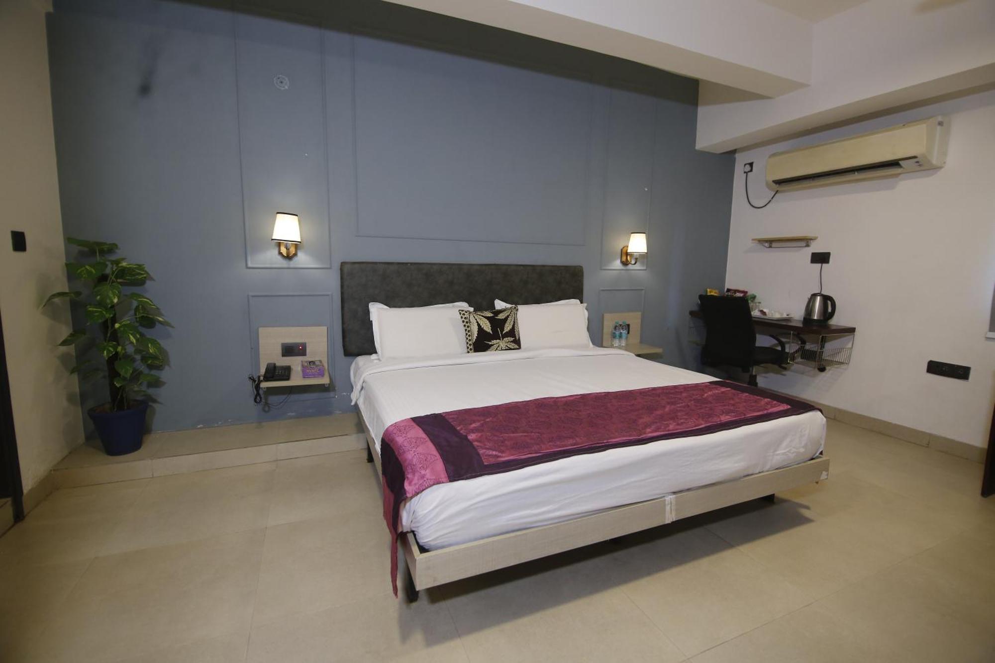 Virohaa Garden Hotel Ghaziabad Luaran gambar